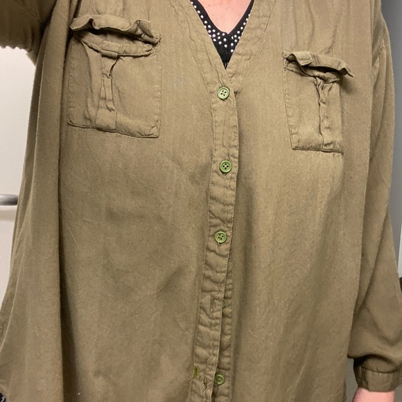 🆓 with purchase Women's khaki green button up blouse -fair preowned condition - Picture 4 of 7